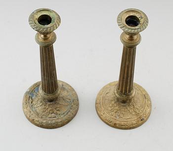 LJUSSTAKAR, 1 par, förgylld brons, empire, 1800-talets första hälft.