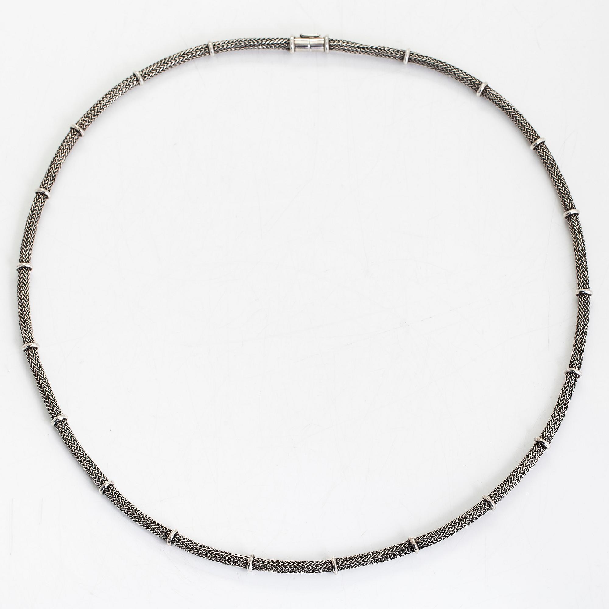 Saara Hopea, kaulakoru, hopeaa. Ossian Hopea, Porvoo 1989.