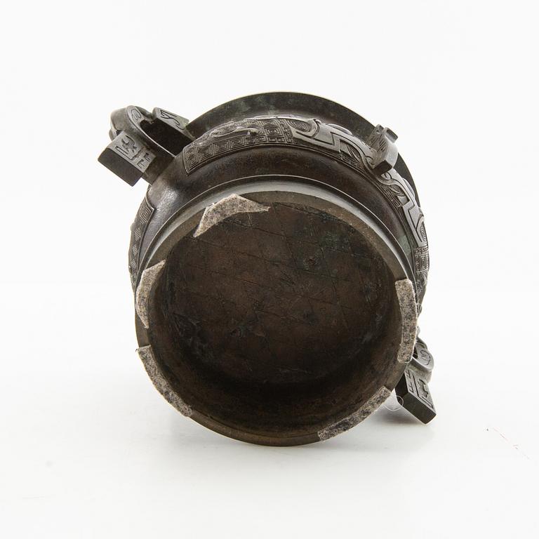 Rökelsekar, brons. Qingdynastin, 1700-/1800-tal.