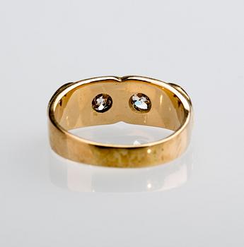 RING, 14 k guld med gammalslipade diamanter, totalt ca 0.80 ct. Vikt ca 8 g.