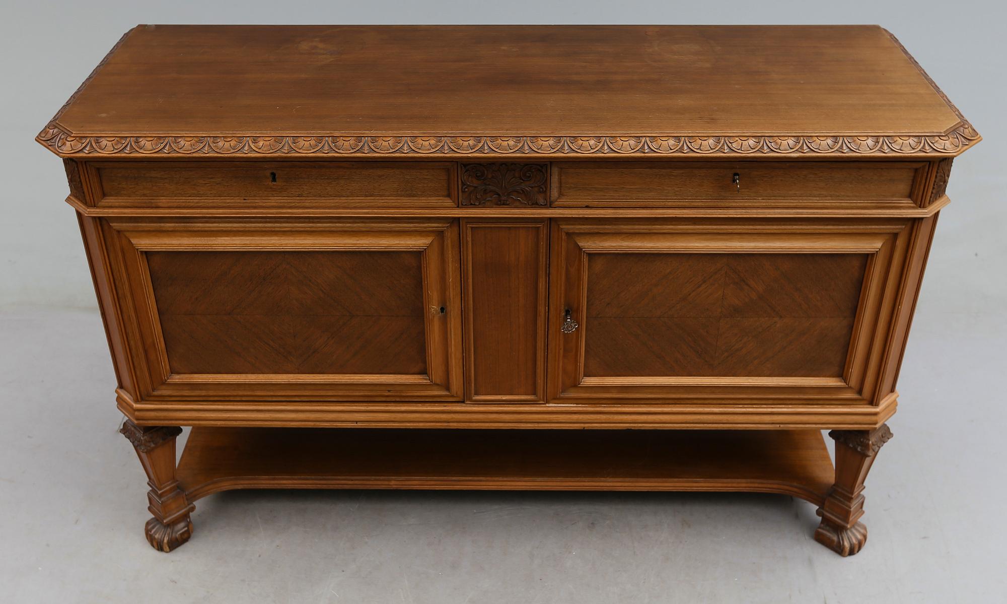 SIDEBOARD, Carl Johanssons Möbleringsaffär, Stockholm, 1900-talets första hälft.