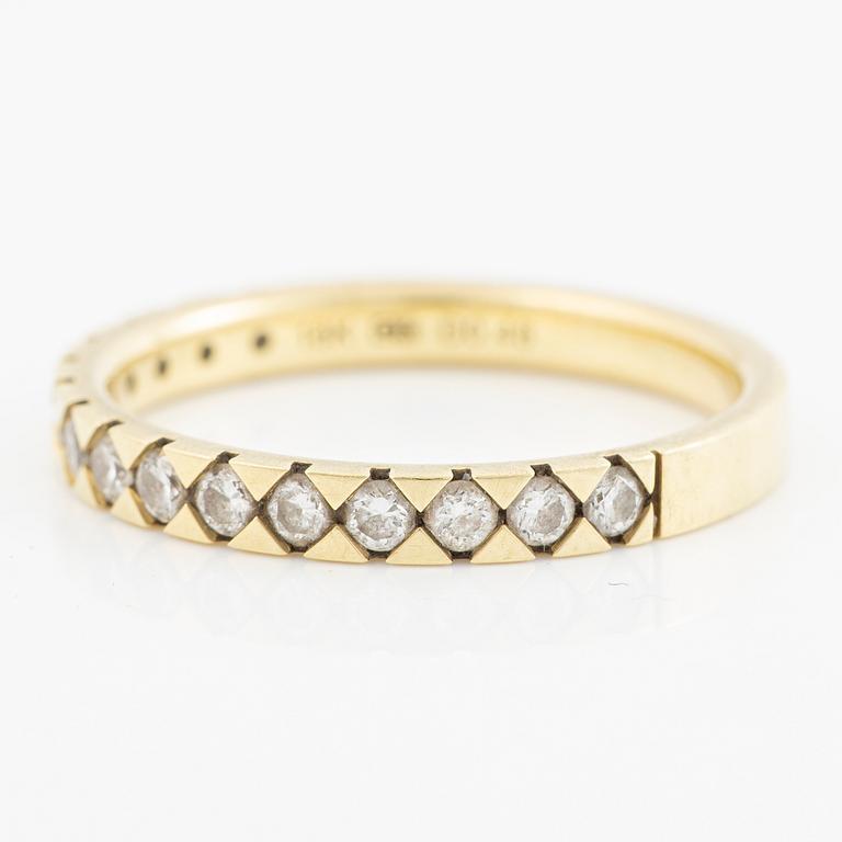 Ring, 18K gold with brilliant-cut diamonds.