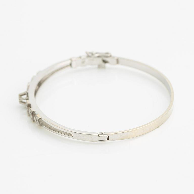 Bangle, 18k white gold with diamonds.