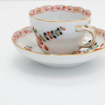 A set of six Meissen porcelain coffee cups with saucers, Germany 1924-34.