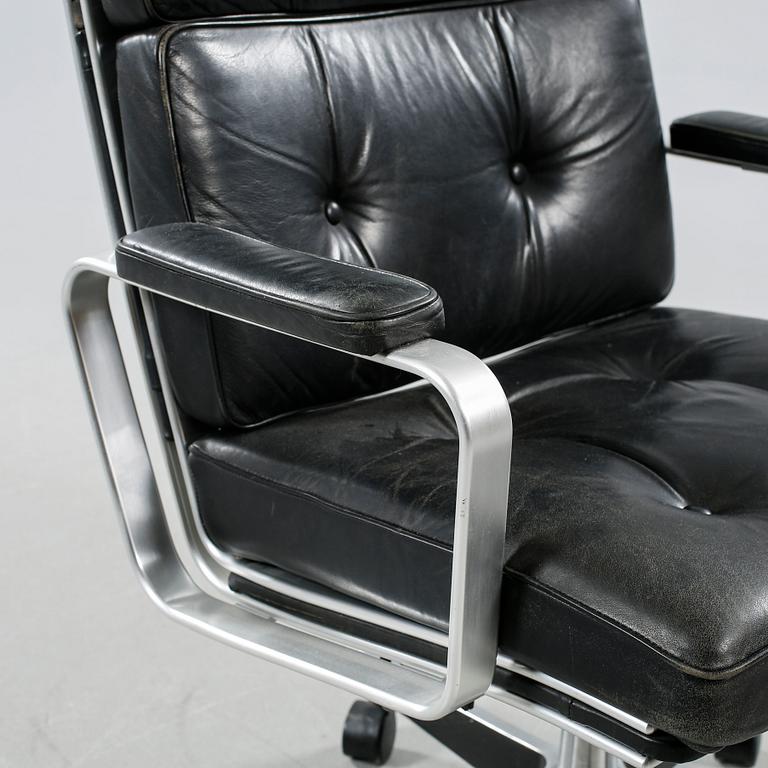 A 1970/80s office chair by Karl Erik Ekselius.