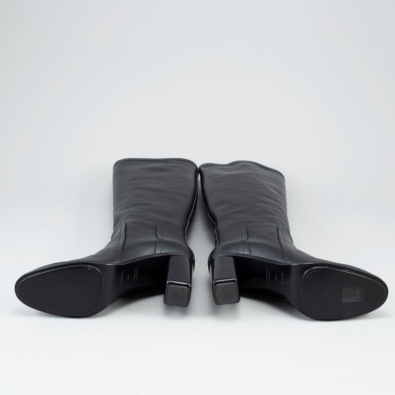 HERMÈS, a pair of black leather boots, size 40. 2019.