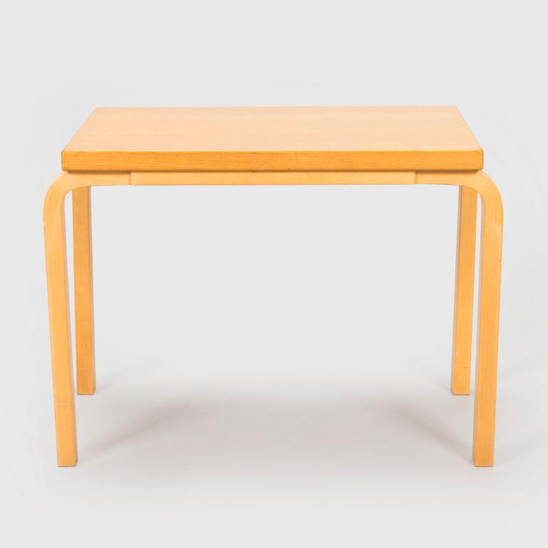 Alvar Aalto, a side table, part of model '88', Artek, late 20th century.
