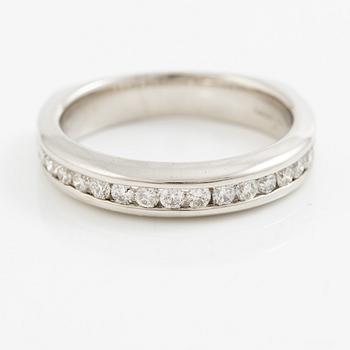 Ring, half eternity band, 14K white gold set with brilliant-cut diamonds.