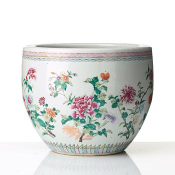 A famille rose flower pot, Qing dynasty, circa 1900.