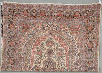 MATTA, semiantik Kirman. Ca 373x268 cm.