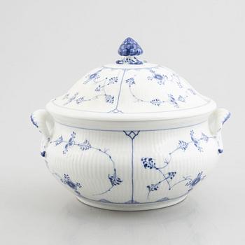 A Royal Copenhagen plain fluted/musselmalet tureen with cover, (1894-1900). Model no 224.