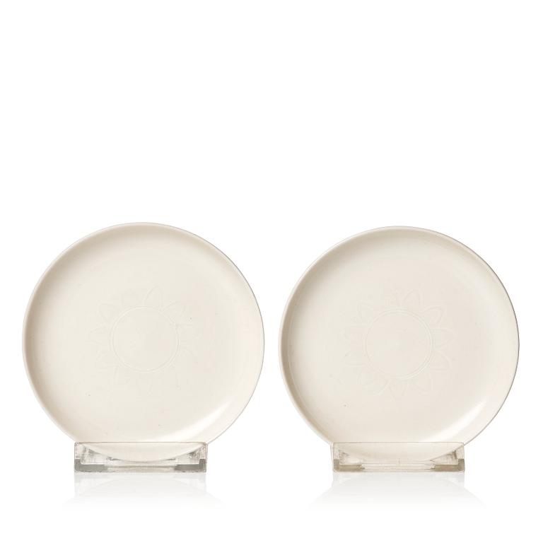 A pair of blanc de chine dishes, Qing dynasty, Kangxi (1662-1722).