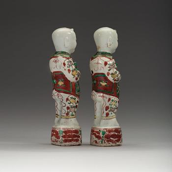 A pair of famille verte figures, Qing dynasty, Kangxi (1662-1722).