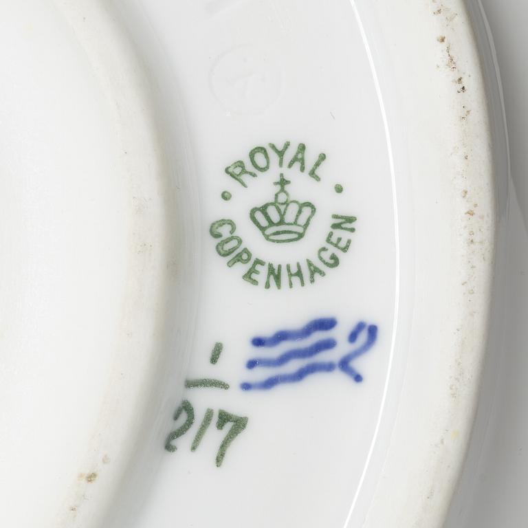 Royal Copenhagen, terrin med lock och fat, "Musselmalet", Danmark, 1889-1922.