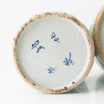Two Chinese blue and white vases, early 20th centruy.