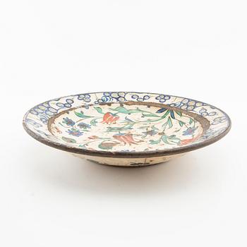 Plate, Turkish Ottoman Iznik, 16th century, likely later part.