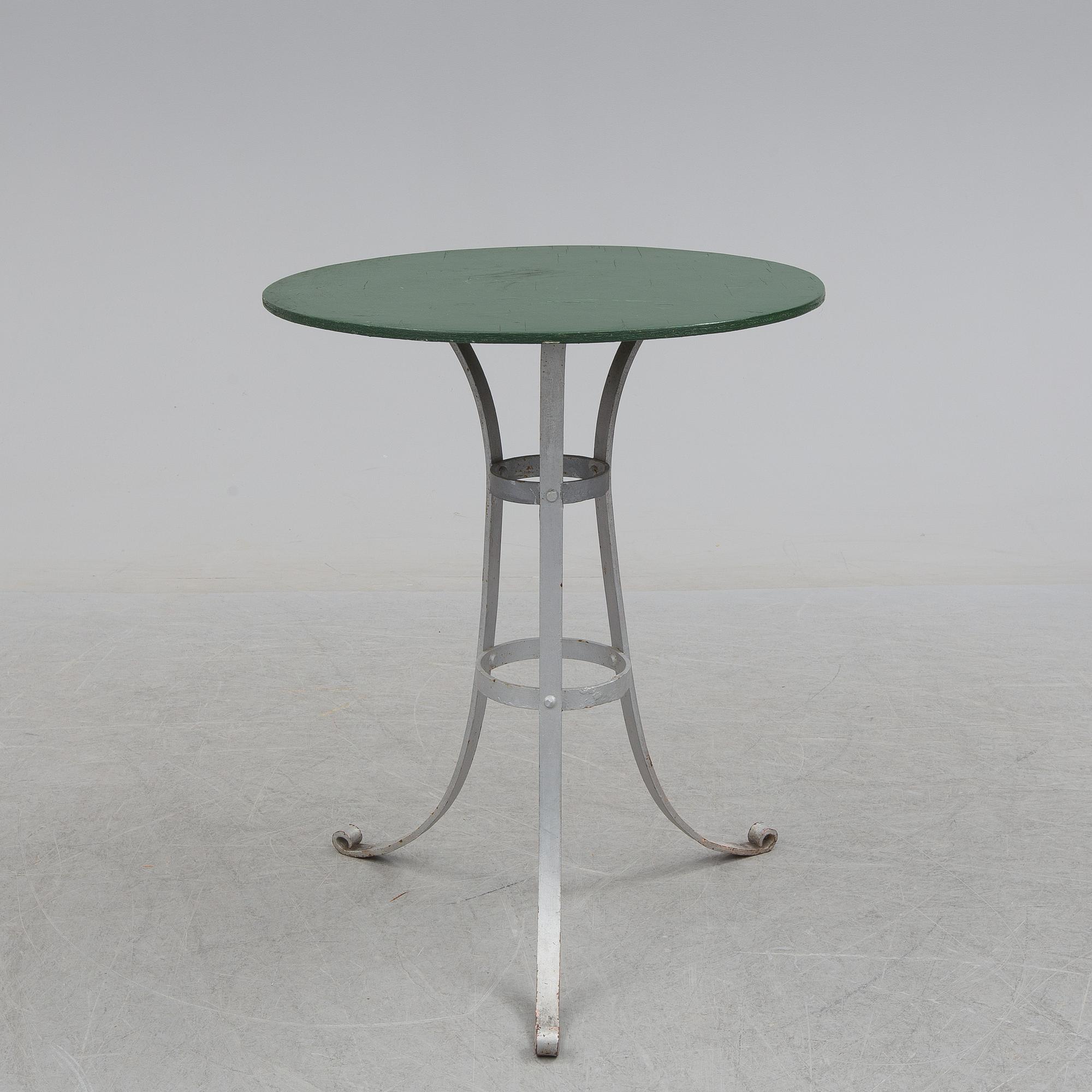 A garden table and four chairs, first half of the 20th century.