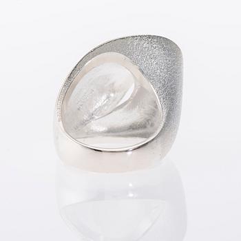 RING, "Arising Wave" sterling silver, Pekka Hirvonen Lapponia 2012. Vikt 13,7 g.