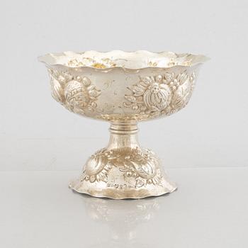 A Swedish silver Baroque style bowl, mark of Silverhantverk Aktiebolaget, Stockholm 1935.
