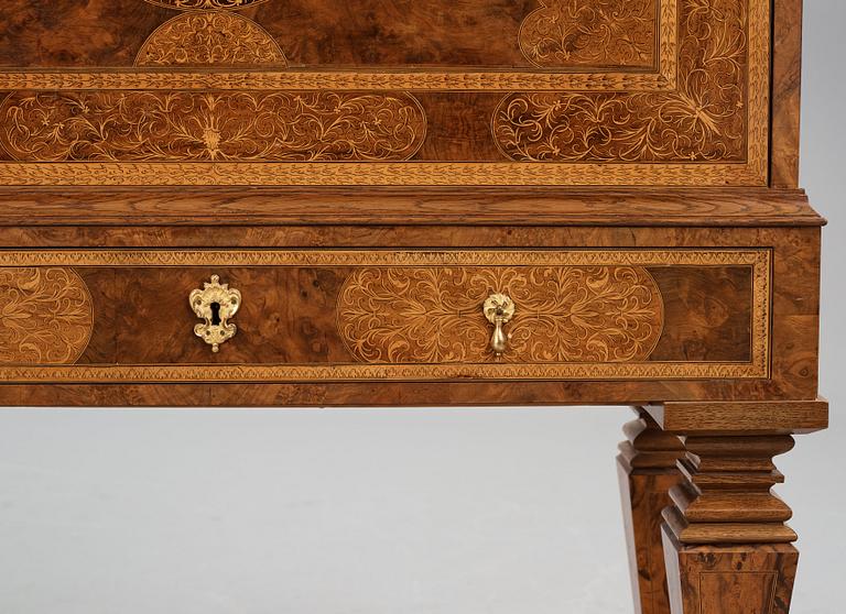 A English William and Mary (Baroque) secretaire.