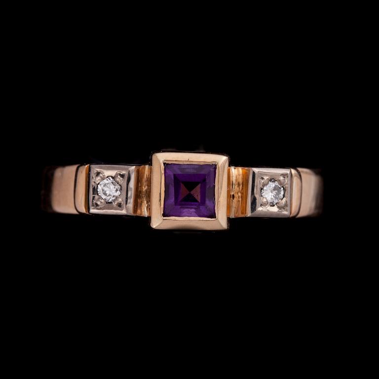 RING, 14K guld, ametist, diamanter tot. ca 0,04 ct. N. Westerback Helsingfors 1962. Vikt 3,1 g.