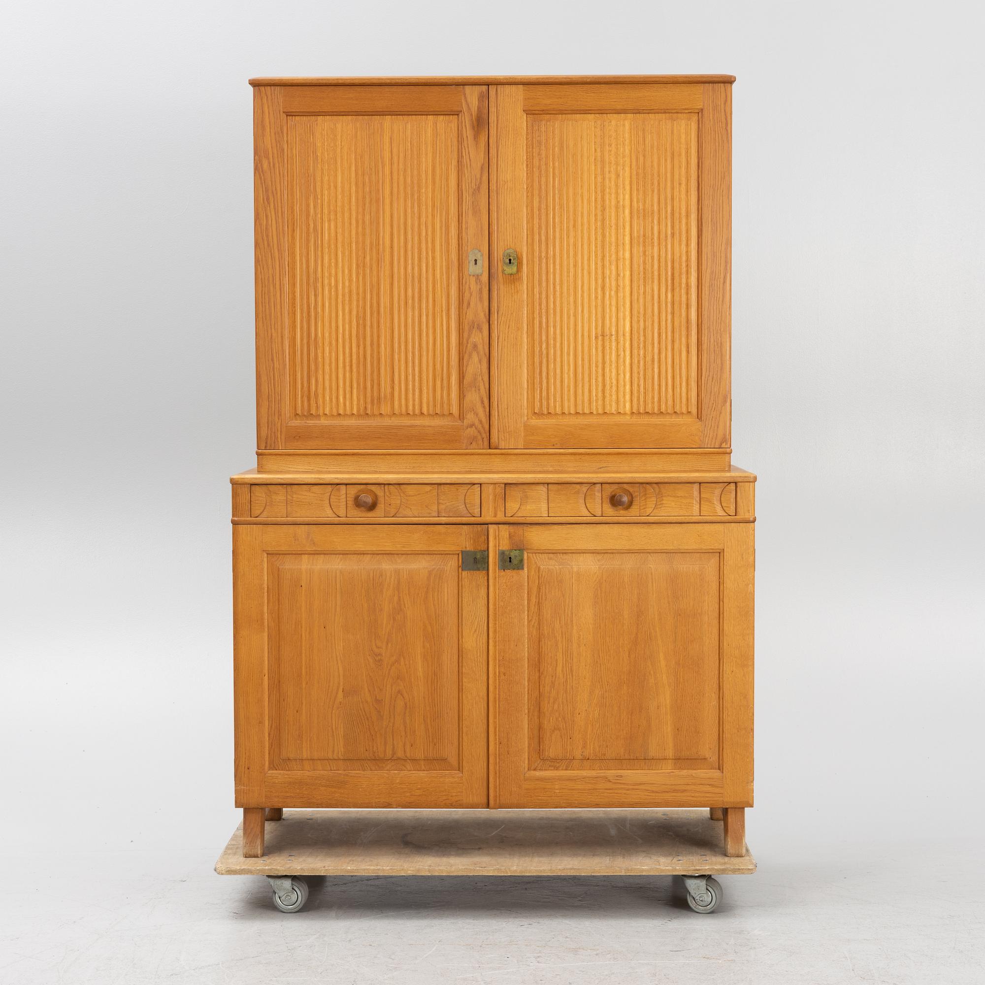 Carl Malmsten, skåp, "Calmare Nyckel", Åfors Möbelfabrik, 1900-talets andra hälft.