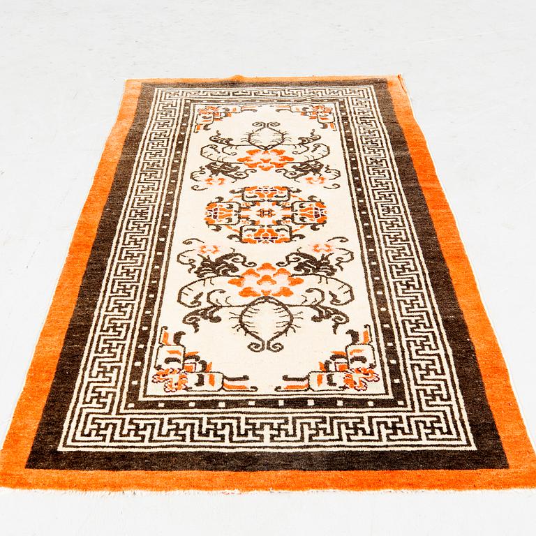 A Chinese antique carpet ca 174x93 cm.