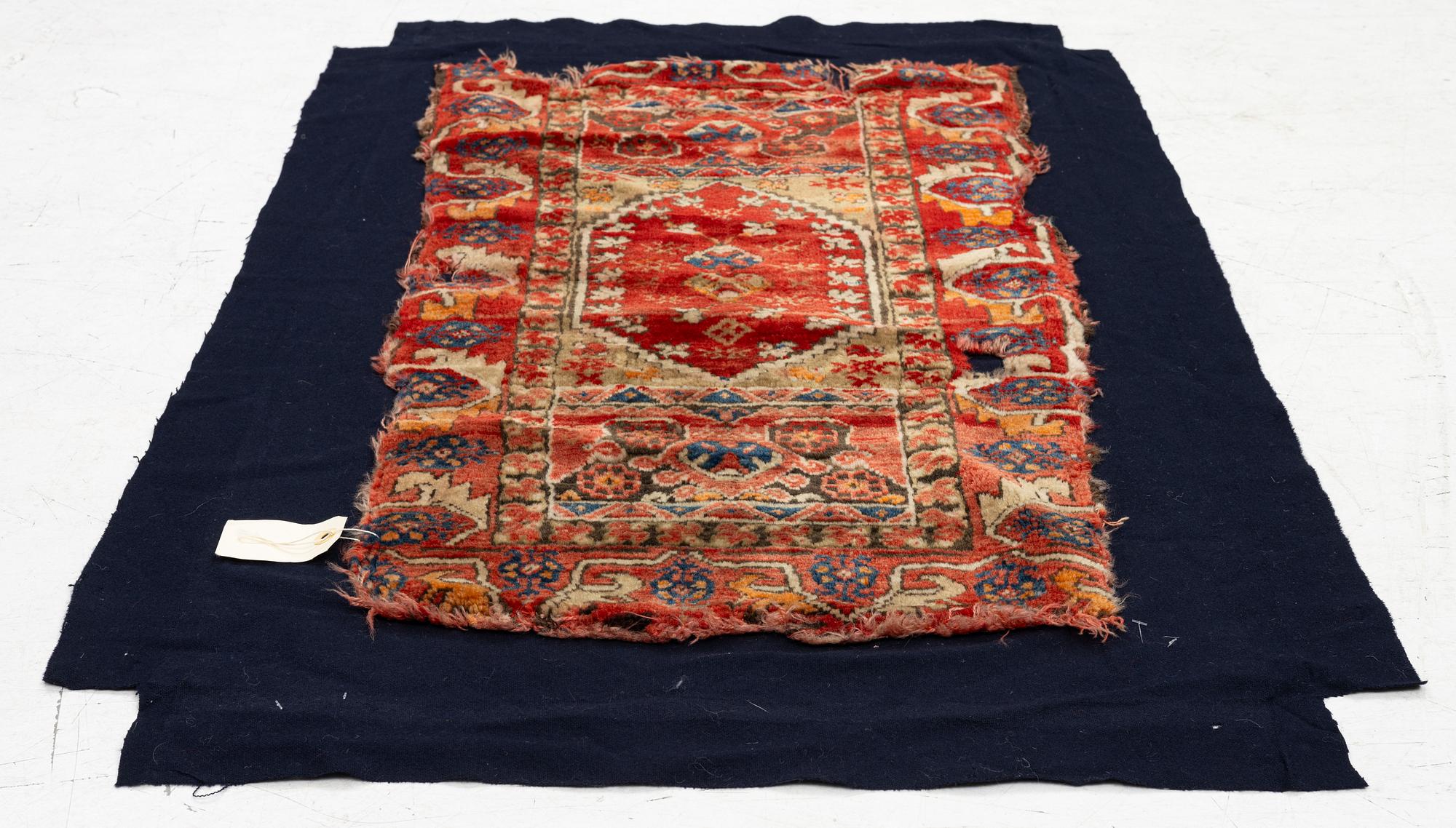 Fragment, antik Zara, Sivas området, ca 97 x 45 (127 x 77 cm inklusive foder).