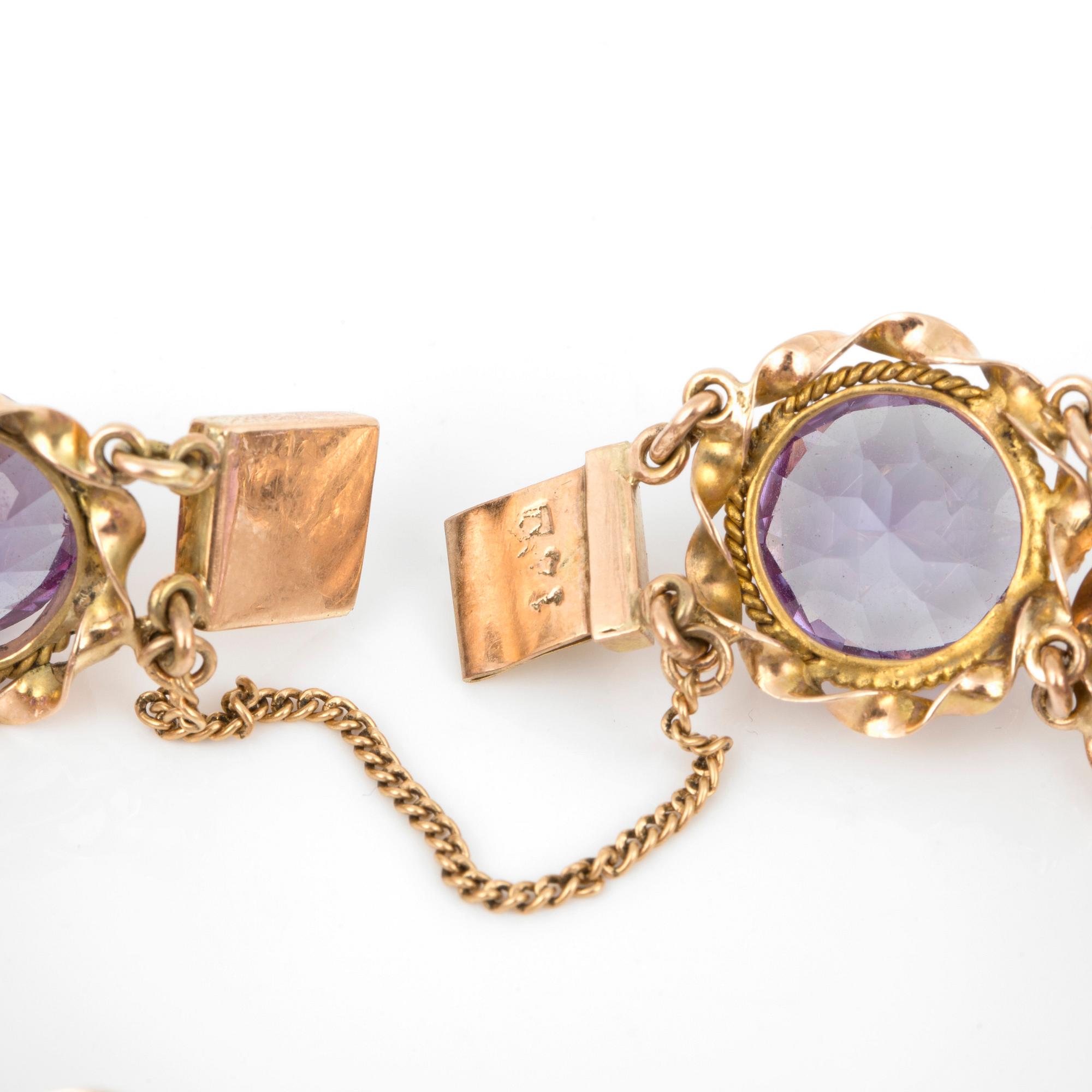 ARMBAND med fasetterade syntetiska färgförändring safirer.