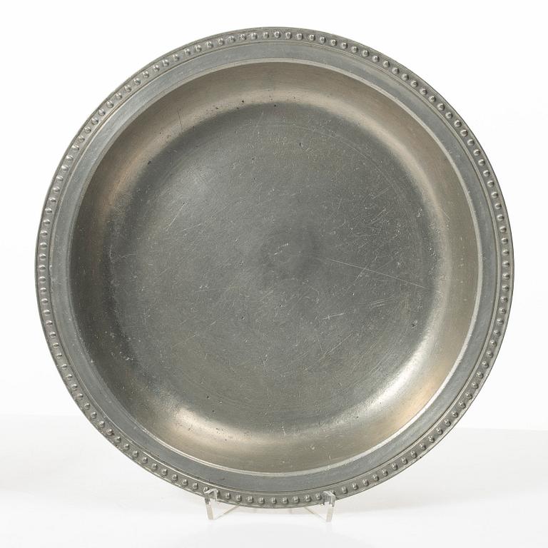 Plates and bowl, by Hans Viksten Örebro and possibly Gustav Wilhelm Lindberg Örebro.