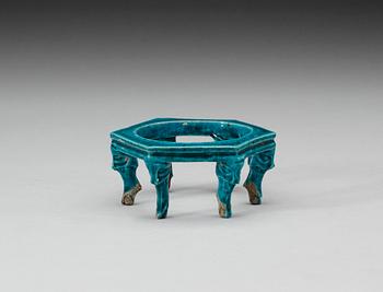 A turquoise qlazed octagonal biscuit stand, Qing dynasty, Kangxi (1662-1722).