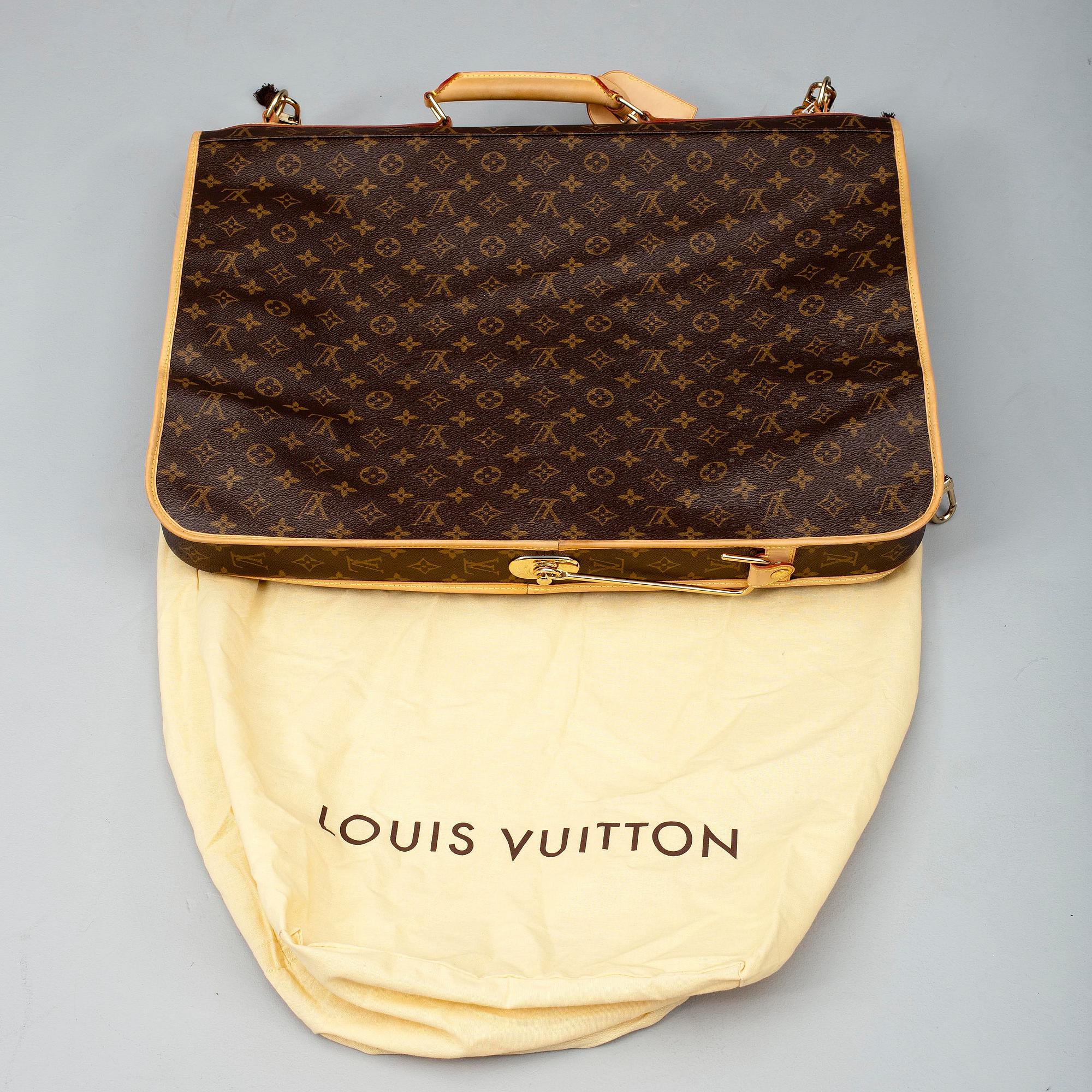 KLÄDÖVERDRAG, "Garment Bag", Louis Vuitton.