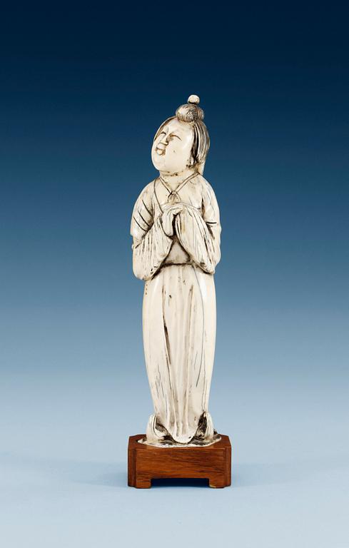 A Tang style ivory figure of a court lady, presumably late Ming dynasty (1368-1644).