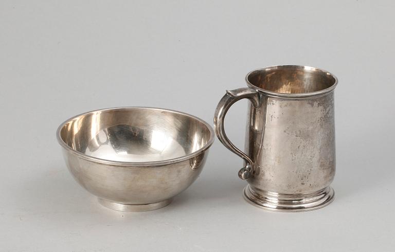 MUGG SAMT SKÅL, silver, Chester 1935 resp Sheffield 1916. Totalvikt ca 370 gram.