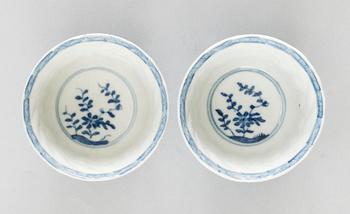 KOPPAR, ett par, porslin. Qing dynastin. Kangxi (1662-1722).