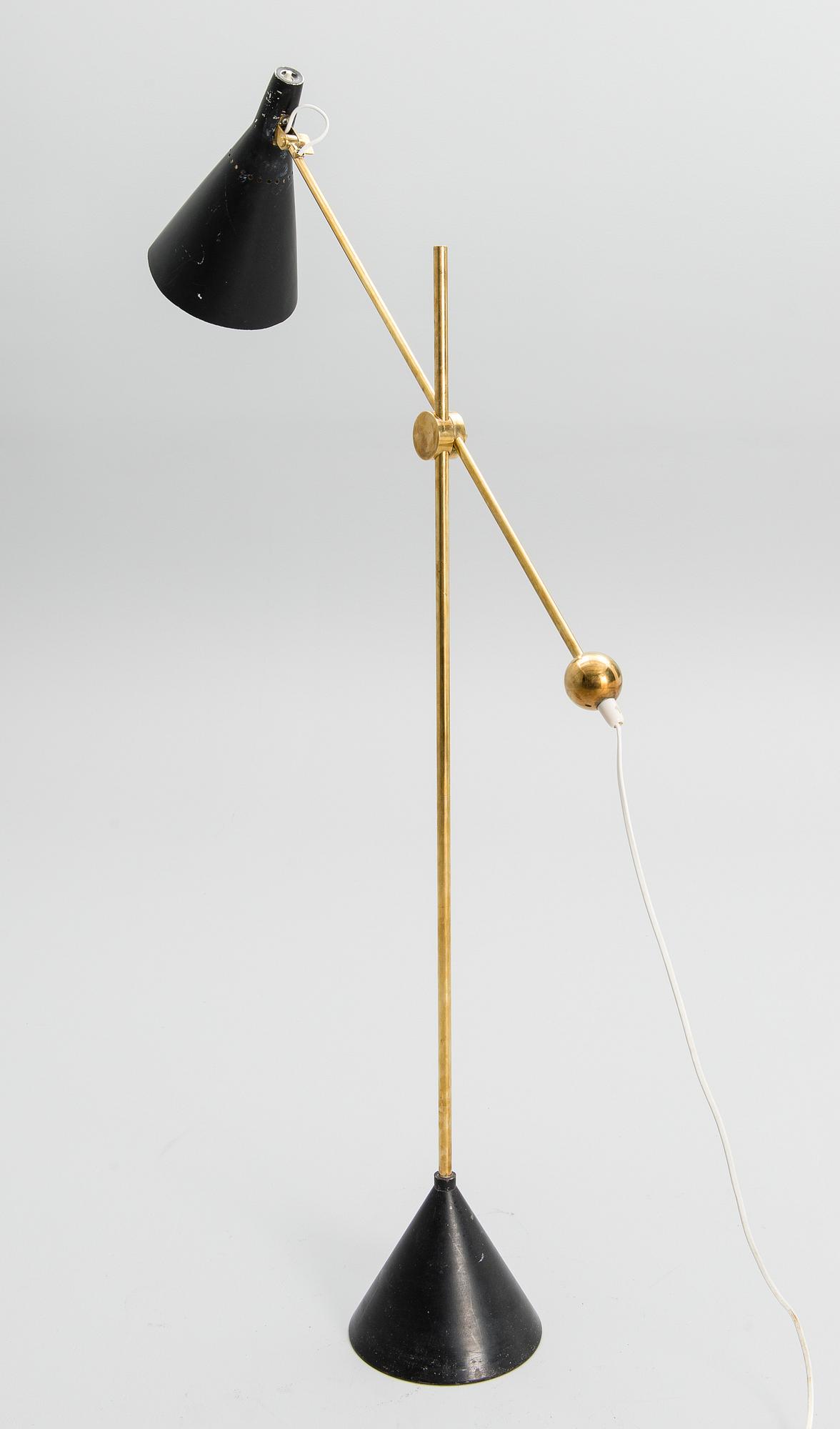 TAPIO WIRKKALA, GOLVLAMPA, K10-11. Formgiven 1958. Tillverkad av Idman Ab.