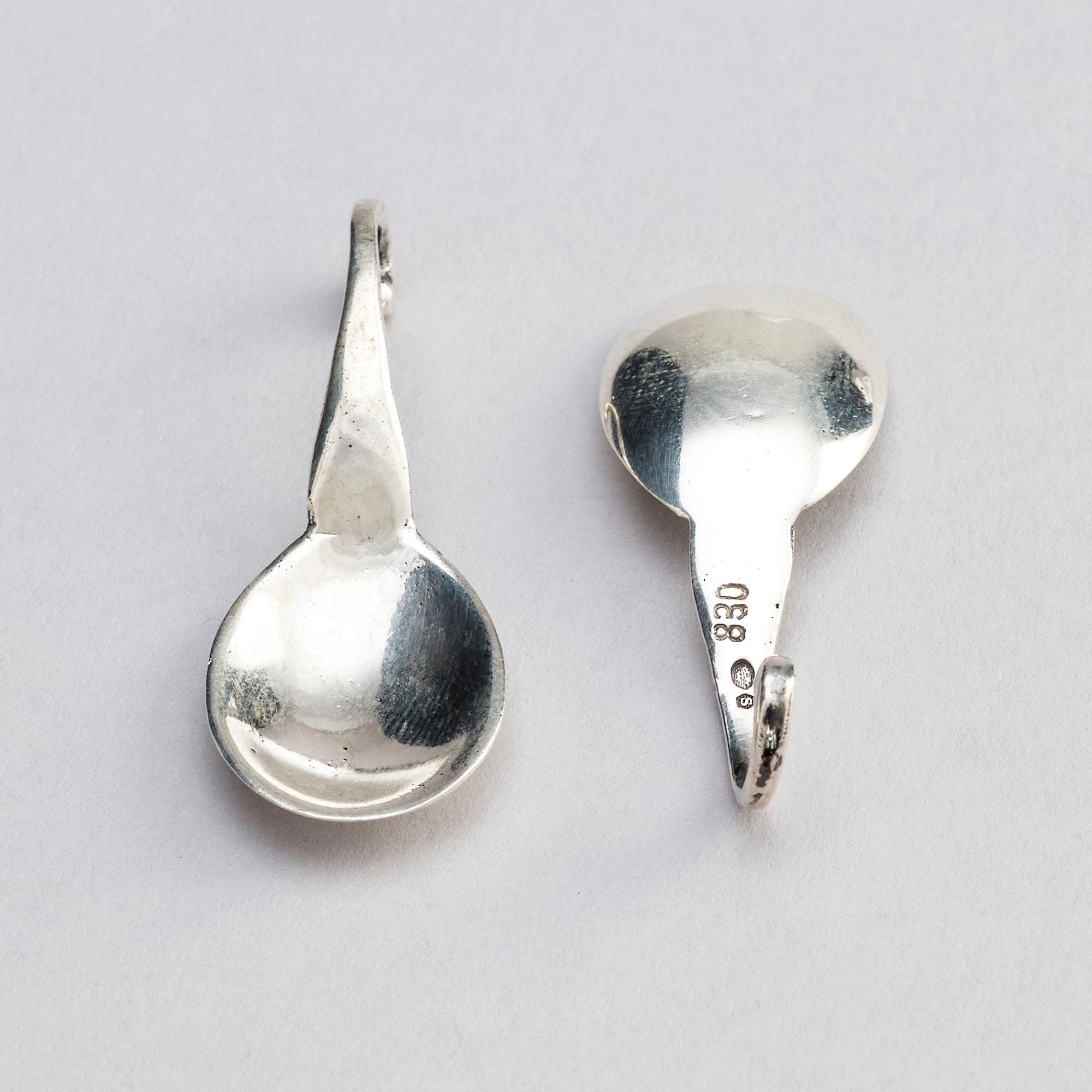 Saltkar med skedar, ett par, silver, tidigt 1700-tal. Senbarock.