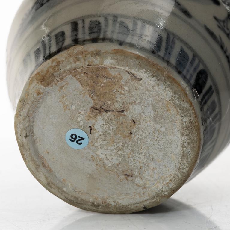 A Chinese blue and white porcelain jar with cover, Ming dynasty (1368-1644).