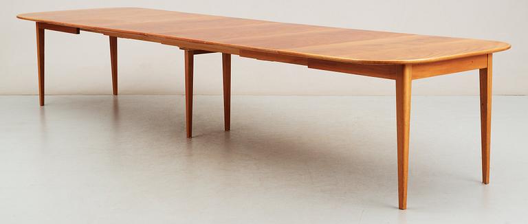 A Josef Frank mahogany dining table, Svenskt Tenn, model 947.