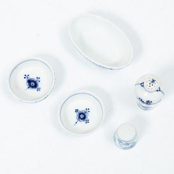 Royal Copenhagen, dock/miniatyrservis, 18 delar, bland annat 1894-1900.