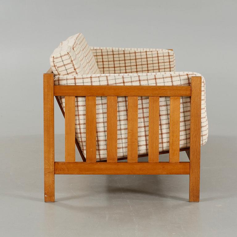 A sofa "2342" by Børge Mogensen, from the latter half of the 20th century.