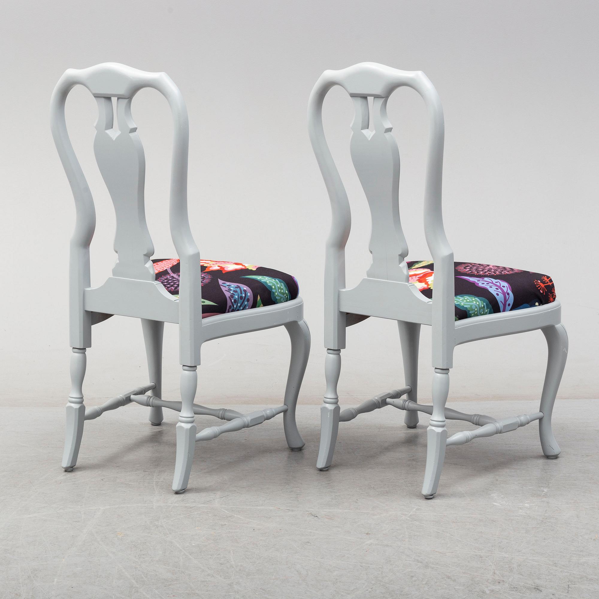 A rococo style dining table and six chairs, end of 20th century.