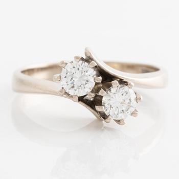 Ring, sibling ring, 18K white gold with two brilliant-cut diamonds.