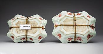 A set of two famille verte dishes, Qing dynasty, Kangxi (1662-1722).