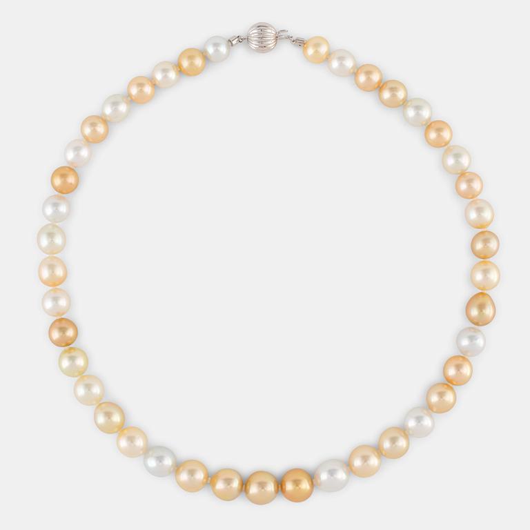 Pärlcollier med odlade Söderhavspärlor lås 18K vitguld.