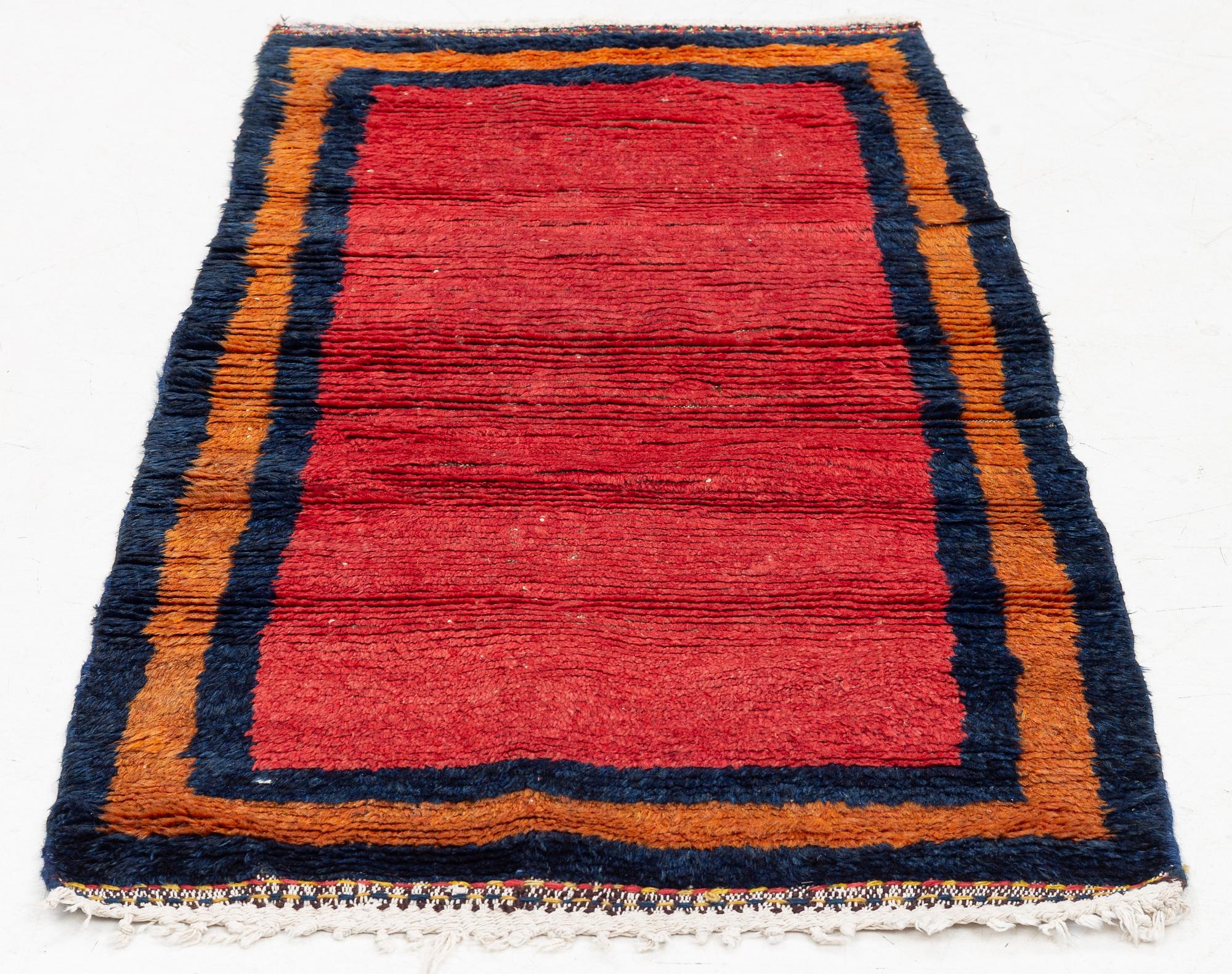 A semi-antique Keshan Bakhtiari rug, c 132 x 66 cm (as well as 4 cm flat weave at each end).