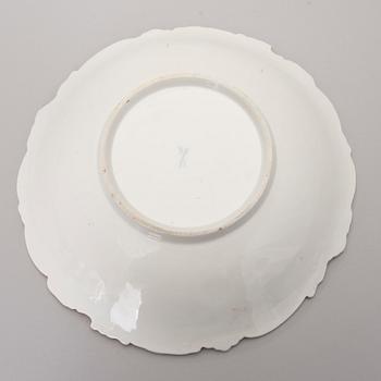 A Meissen porcelain bowl, 1934-1972.