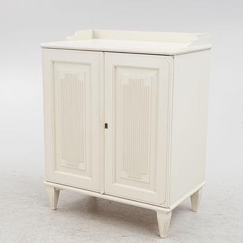 Commode / cabinet, Gustavian style, period manufacture.
