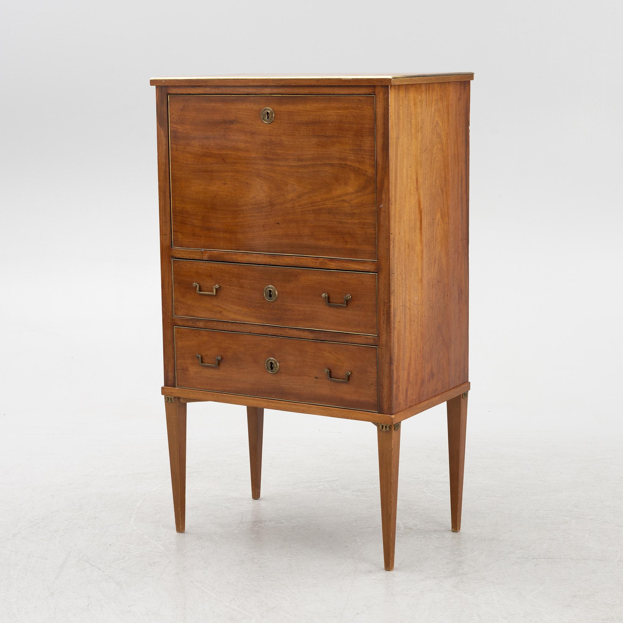 A late Gustavian secretaire, around 1800.