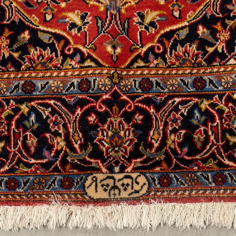 Oriental rug, old, signed, approx. 170x122 cm.